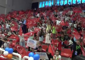 Samsun’da ‘Haydi Güle Oynaya Camiye Gel’ projesi kapsamında 2 bin 500 çocuğa hediye verildi