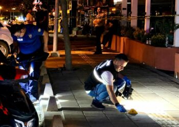Kafe işletmecisi silahlı saldırıda yaralandı
