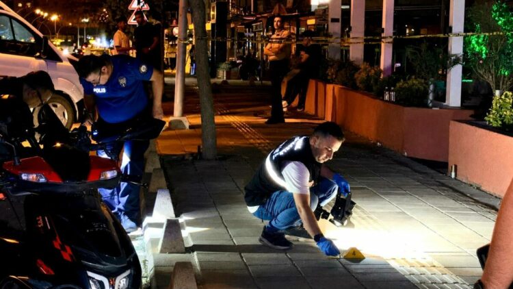 Kafe işletmecisi silahlı saldırıda yaralandı