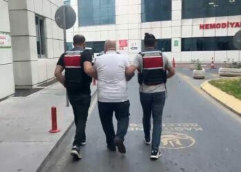 İstanbul'da kendilerini MİT görevlisi olarak tanıtan 3 şüpheliye operasyon / Geniş haber