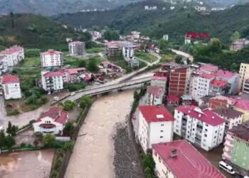 Giresun'da sağanak sel ve taşkına neden oldu; kayıp 2 kişiyi arama çalışmaları sürüyor / Dron