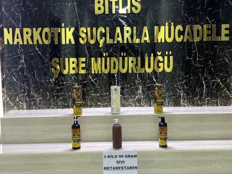 Şampuan şişelerine gizlediği sıvı metamfetaminle yakalanan şüpheli tutuklandı