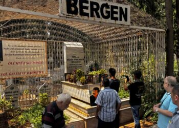 Bergen, ölümünün 37'nci yıl dönümünde Mersin’de mezarı başında anıldı