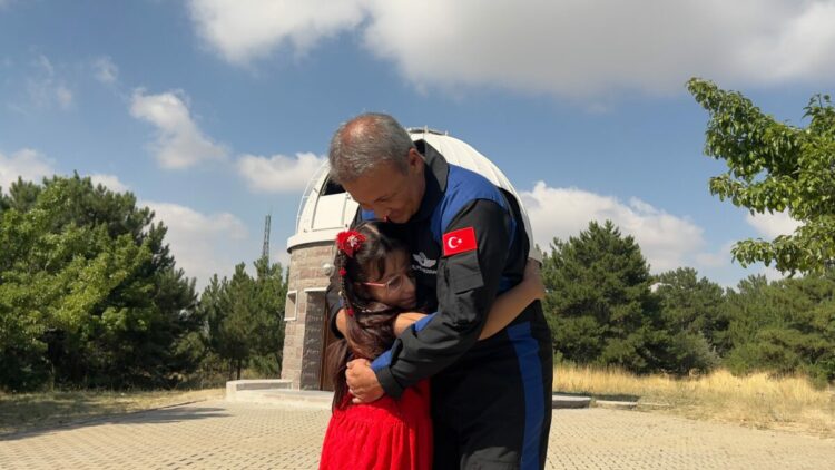 Böbrek hastası Zehra’nın Alper Gezeravcı ile tanışma hayali de gerçek oldu