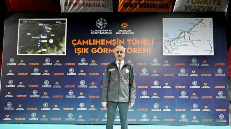 Bakan Uraloğlu: Çamlıhemşin tünelli geçişi pazartesi günü hizmete açılacak