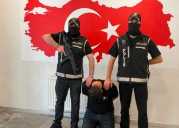 İçişleri: Yeni nesil suç örgütü üyeleriyle bağlantılı aranan şüpheli Bakü'de yakalandı