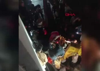 Merdivenli sepetle balkondan evine girmeyen çalışan uzman çavuş, itfaiye aracının kayması ile hayatını kaybetti