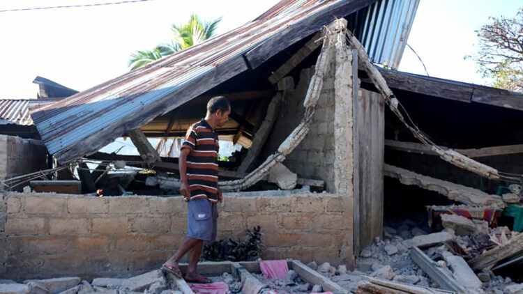 Endonezya'daki 7.7 büyüklüğündeki depremde can kaybı 51'e yükseldi