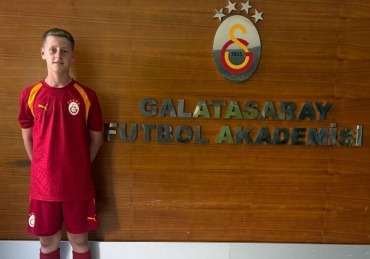 Urla Belediyesporlu genç futbolcu Ramazan Aras Asrak Galatasaray'a transfer oldu