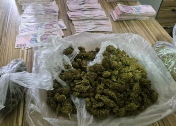 Polisin 'Dur' ihtarından kaçan sürücünün aracından uyuşturucu çıktı