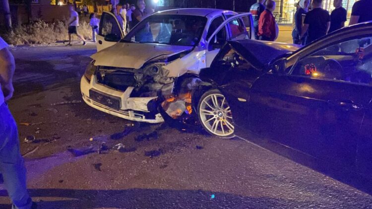 Bursa'da iki otomobil çarpıştı: 2 yaralı