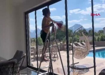 'Bez ve mama parası' için başladığı temizlik işinde 'yılın en genç girişimci iş kadını' seçildi