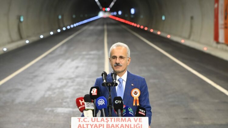 Bakan Uraloğlu: Türkiye'yi adeta yeniden inşa ettik