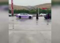 Boya yüklü TIR devrildi, yoldan geçen araçlar mora boyandı