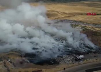 Şarkışla'da eski katı atık merkezinde yangın