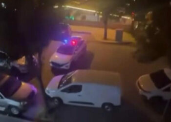 Avcılar'da aracına bindiği sırada silahlı saldırıya uğradı