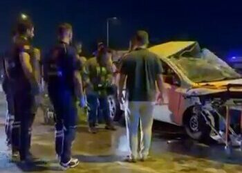 Bursa'da otomobil refüje çarptı: 1 ölü, 1 ağır yaralı