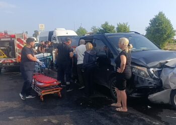Manavgat’ta 6 araç zincirleme kazaya karıştı; 17 yaralı