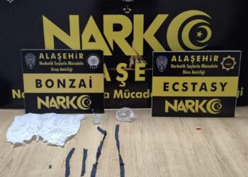 Polisi görünce kaçmaya çalıştı, üzerinden uyuşturucu çıktı