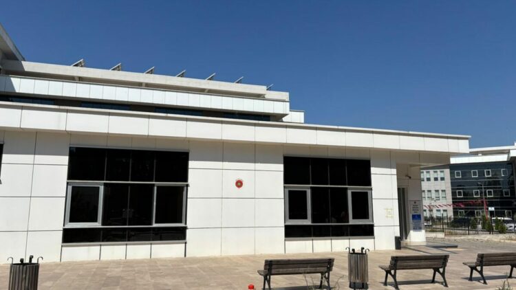 Uyuşturucu bağımlısı oğlunu öldürüp, polise teslim oldu