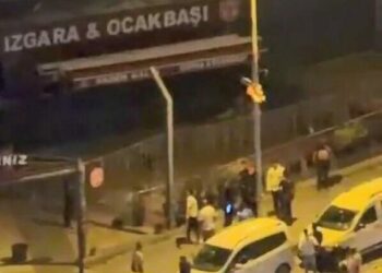 Esenyurt'ta yerde yatan kişiyi dakikalarca tekme tokat darbettiler