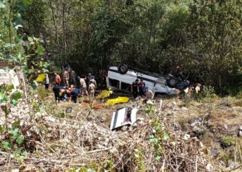 Sivas'ta yolcu minibüsü uçuruma devrildi: 4 ölü, 10 yaralı