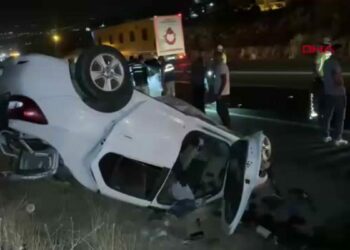 Şanlıurfa’da iki otomobil çarpıştı: 3 ölü, 1 yaralı