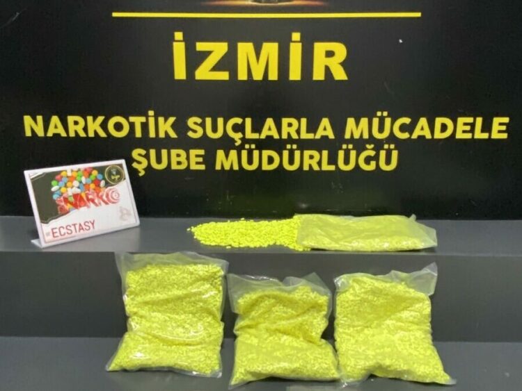 Çantasında 31 bin 320 uyuşturucu hapla yakalandı