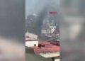 Kağıthane'de 4 katlı binanın çatısında yangın-1