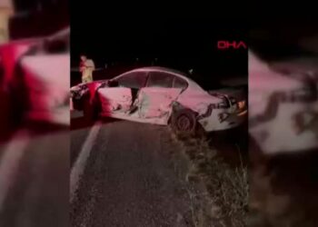 Otomobiller çarpıştı: 8 yaralı