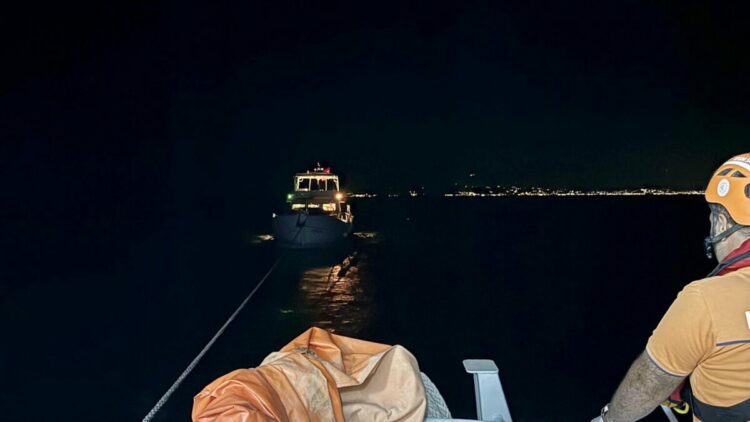 Bodrum'da makine arızası nedeniyle sürüklenen tekne kurtarıldı