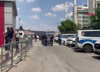Milletvekili Melih Meriç’i bıçakla yaralayan şüpheli ve dört kişi adliyeye sevk edildi