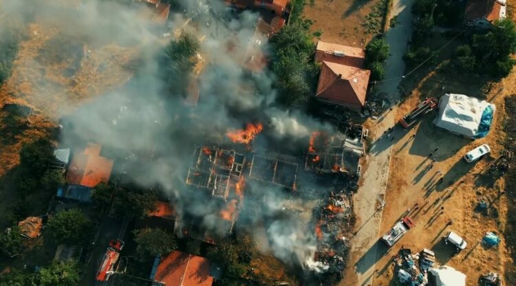 Çankırı’da çıkan yangında 2 ev, 2 ahır ve 1 samanlık küle döndü