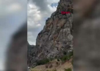 Niğde'de tırmanış sırasında düşen İngiliz dağcı, helikopter ile kurtarıldı