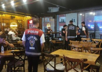 Bursa'da polis denetiminde aranan 8 kişi yakalandı, 261 bin TL ceza kesildi