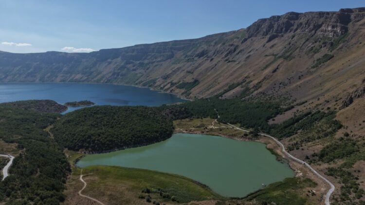 Vali Karakaya: Nemrut Kalderası'nda koruma-kullanma dengesi içinde daha nitelikli hizmet sunacağız