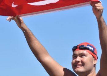 Otizmli rekortmen yüzücü Tuna Tunca’nın yeni hedefi Catalina Kanalı
