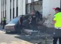 Otomobil caminin duvarına çarptı: 2 yaralı
