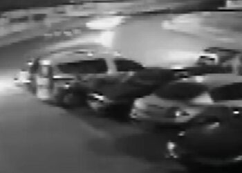 Esenyurt'ta kontrolsüz dönüş yapan taksi motosiklete çarptı: 2 yaralı
