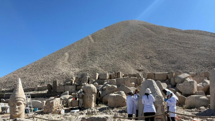 Bakan Ersoy: Nemrut'u özgünlüğünü koruyarak gelecek kuşaklara taşıyacağız