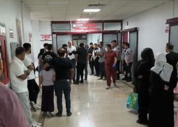 Ateşlediği havai fişek, yüzüne isabet etti