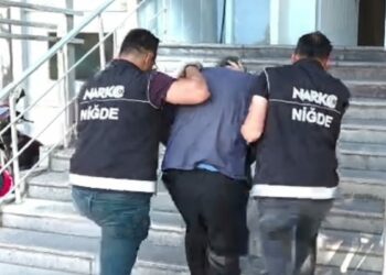 İranlı şüphelilerin mide ve bağırsaklarından uyuşturucu çıktı