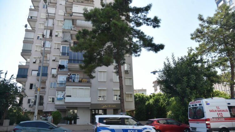 Anne ile kızı, yataklarında ölü bulundu