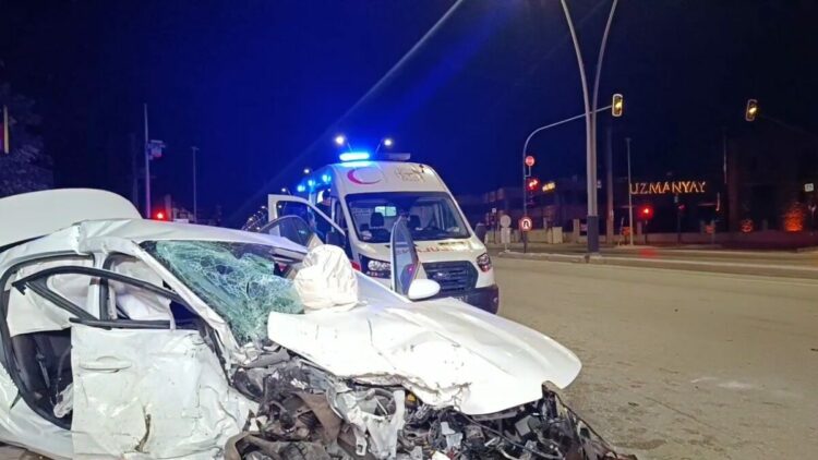 Bursa'da otomobil ile cip çarpıştı: 2 ölü, 2 yaralı