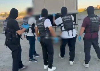 Zeytinburnu'nda uyuşturucu operasyonu; 83 kilogram skunk ele geçirildi