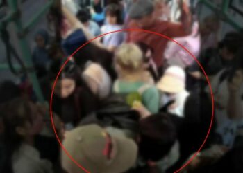 İstanbul'da toplu taşımada turistlere yankesicilik yapan 20 şüpheli yakalandı