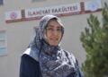 Eğitim hayalinden vazgeçmeyen 4 çocuk annesi, 35 yıl sonra üniversiteli oldu