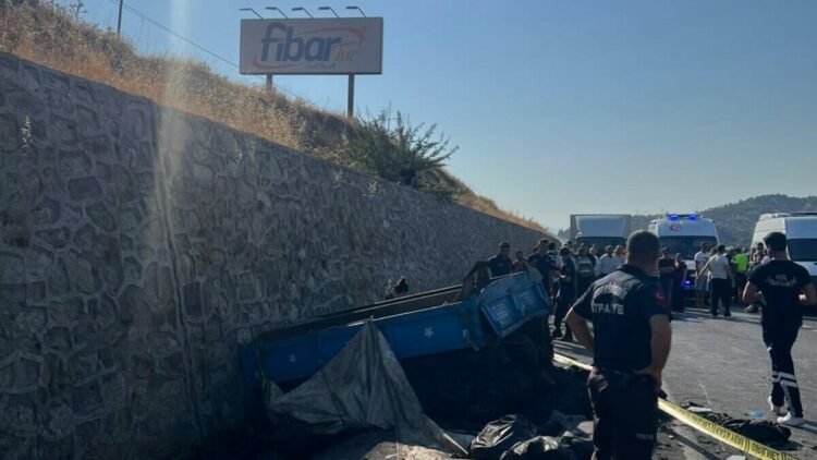Çekici, traktöre arkadan çarptı: 1 ölü, 2 yaralı