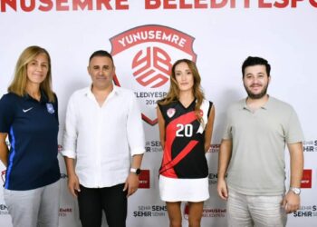 Yunusemre Belediyespor'a işitme engelli milli smaçör