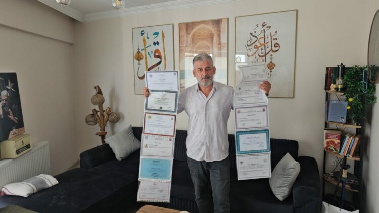 16 yıl kaldığı cezaevinde liseden mezun olup, 3 üniversite bitirdi